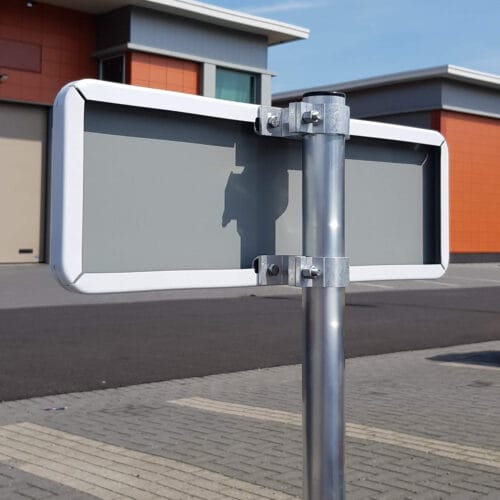 parkeerbord-met-paal-paalbeugels-en-paaldop