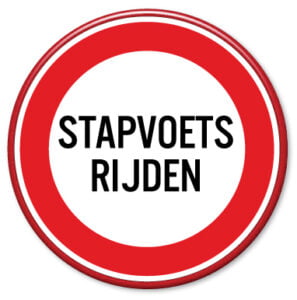 verkeersbord stapvoets rijden
